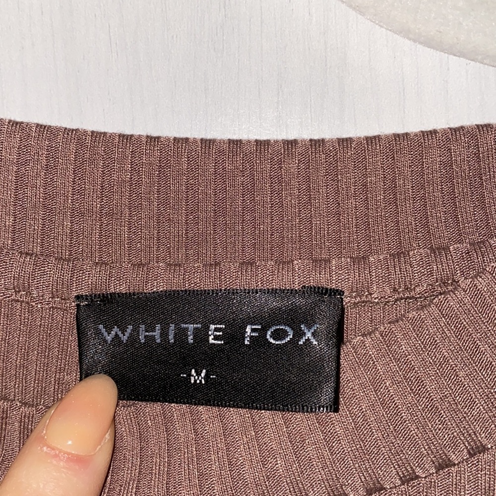 white fox crop top tee - Picture 3 of 3